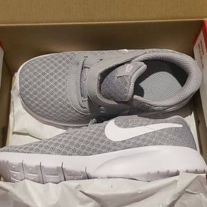 Boys Nike Tanjun shoes